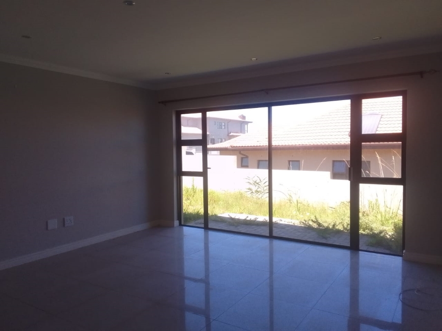 To Let 3 Bedroom Property for Rent in Winterstrand Eastern Cape